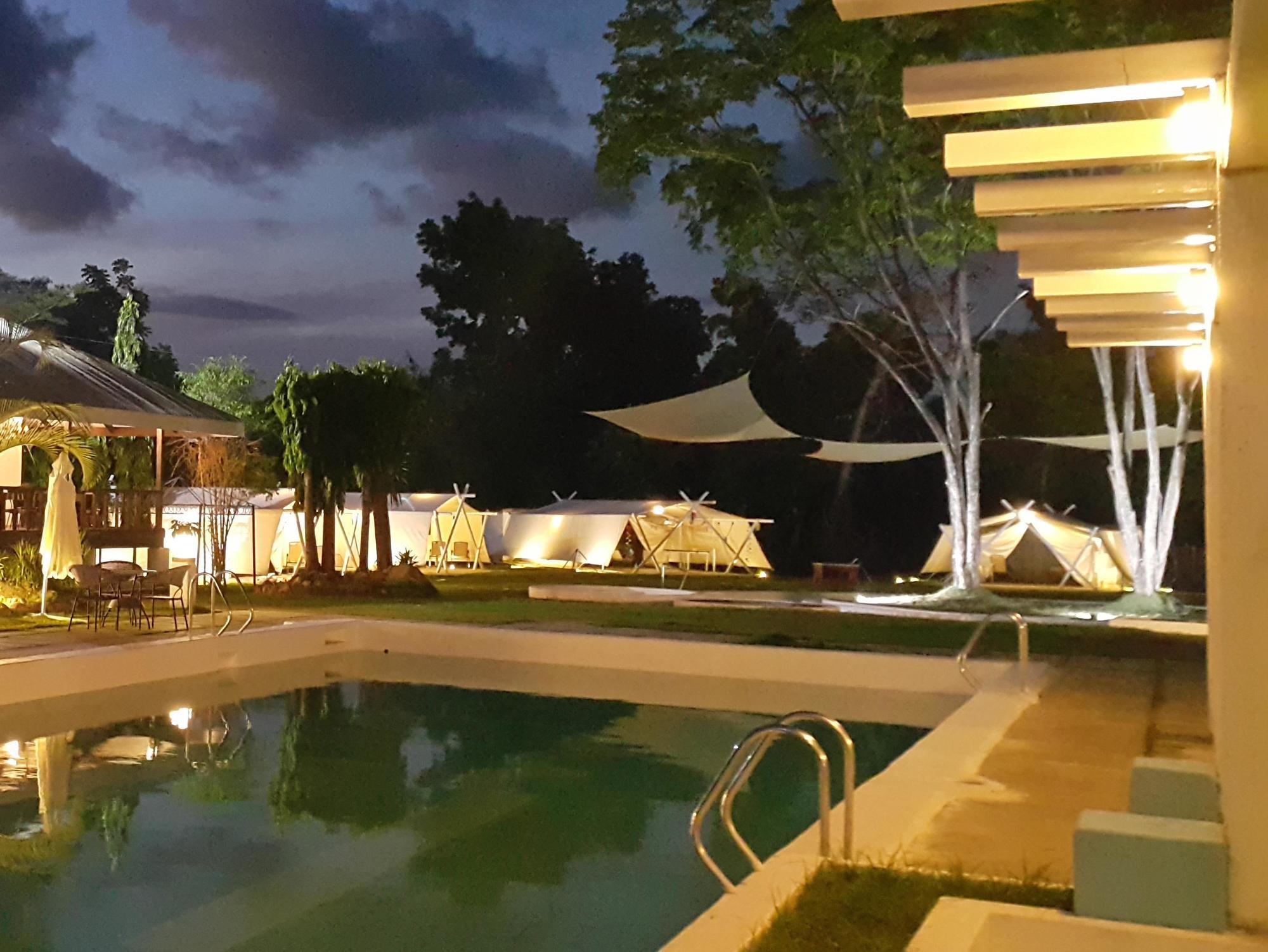 Blue Hotel And Resort Calamba  Εξωτερικό φωτογραφία